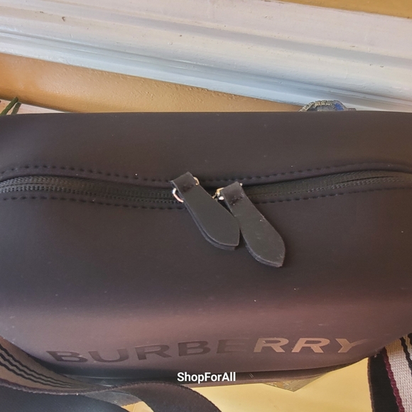 Burberry pouch converted into shoulder bag or cross body - Picture 15 of 16